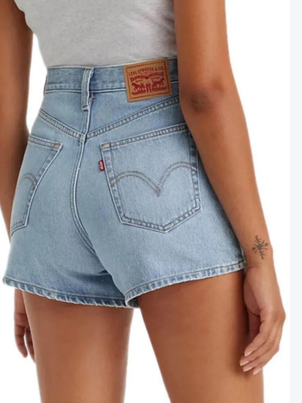 LEVI'S HIGH RISE MOM SHORT